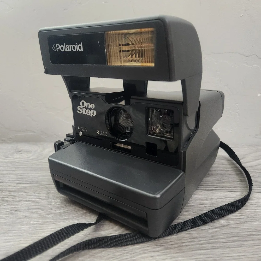 Vintage Polaroid Black Instant Film Camera OneStep 600 Point and Shoot Retro
